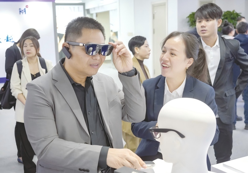 国际嘉宾南宁行 智能眼镜探创新，山水绿城赏生态